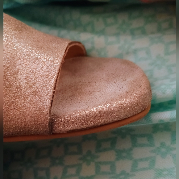 Kaanas block heal shimmer champagne sandals - Picture 16 of 16